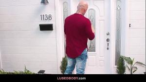 A Heroic Neighbor: Derrick Saves Eve’s Package from a Thief