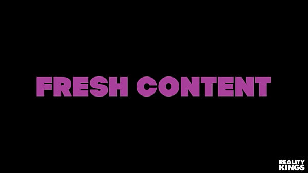 Jennifer White Can’t Resist Watching Hot Maid Chloe Temple’s Rub Curvy Ass As She Loads The Dishwasher – REALITY KINGS