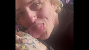 Ac1dslut gives amazing head