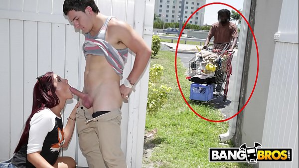 BANGBROS – Sophia Steele Gives Peter Green A Public Blowjob While Bum Walks On By