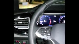 tomando leitinho no carro