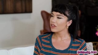 Sheena Ryder Receives A Sexy Text From A Stranger Named Little Puck And Turns This Encounter Into One Steamy Hook Up