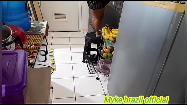 Diarista anazinha do mal foi trabalhar e transou no trabalho com o patrão ela deu o cu para o patrão veja completo no Red e sheer