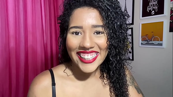 Morena quer um pau grande na sua buceta apertada