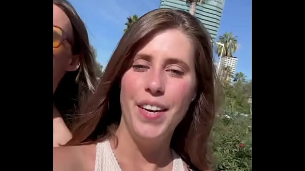Quand 4 copines partent en week-end à Barcelone !! Direction le Airbnb pour y préparer la soirée!
