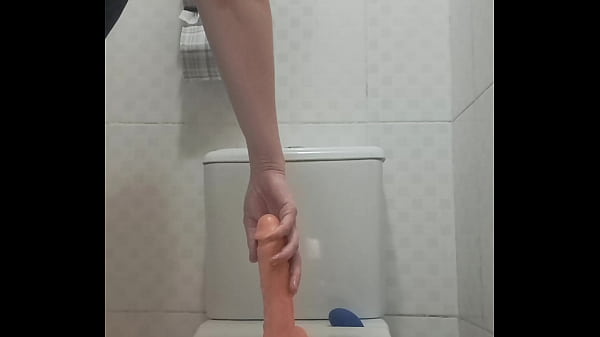Big ass solo girl fucking a big dildo in a big pussy until she gets orgasm and squirts in the bathroom