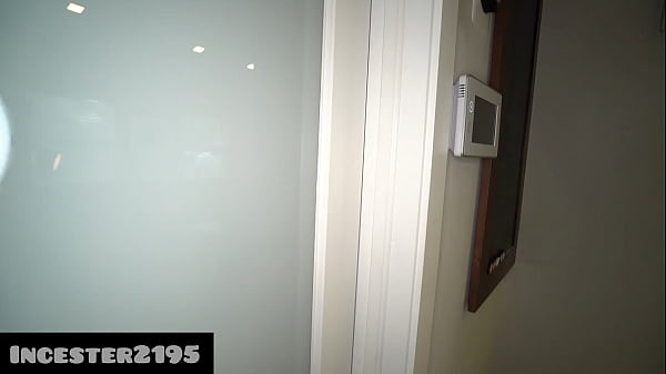 Mom makes me fuck her hard in the shower because dąd hasn’t fucked her in a while