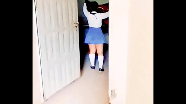 Me Cojo a Escondidas a una Estudiante en el Baño del Colegio