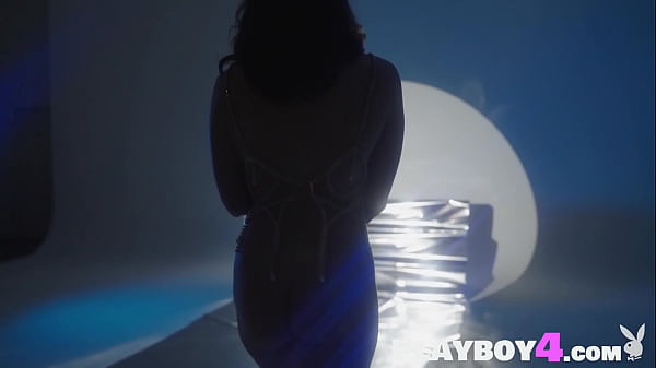 Teen Keep Chambers gets naked and exposed sexy all natural beautiful body