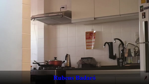 Flagrei o meio irmão se masturbando enquanto eu lavava louça fiquei excitada e acabei dando para ele ali mesmo (VIDEO COMPLETO NO RED/SHEER)