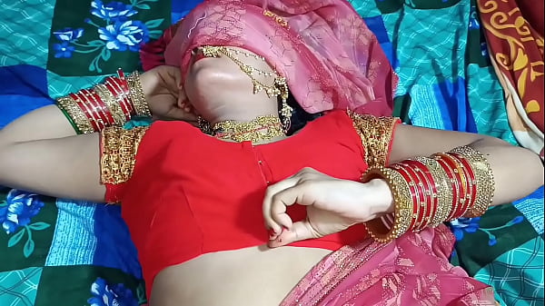 रक्षाबंधन पर सौतेली बहन ने सौतेले भाई को राखी बांधी गिफ्ट में बुर दिखाई साफ हिन्दी आबाज में