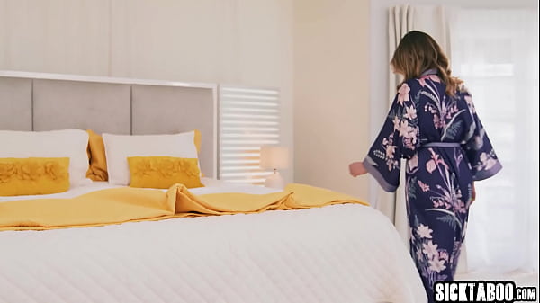 Horny big ass Anna Claire Clouds fucking her wife after hot pussy licking