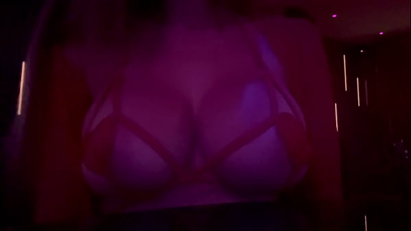 Italian big Tits Milf Artemisia Love Making her juicy boobs bounce at the curb