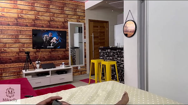 Negão pauzudo como novinha e video vaza. Negão pauzudo, chama novinha para o apartamento e fode com ela no para o marido corno assistir e ficar na punheta.