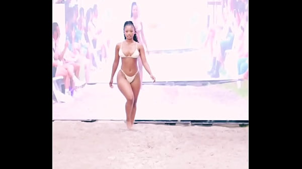 Negra Gostosa de biquíni/pt. 3