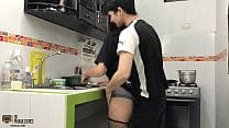 Mi hermanastro me folla el coño  y termina en mis ricas nalgas