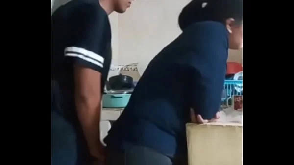 A solas con mi empleada domestica, casi nos descubre mi esposa