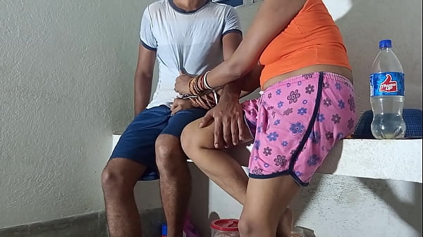 शादी का कार्ड देने आया देवर ने मेरी चूत को रगड़ के चोदा ! Indian Bengali XXX पोर्न हिंदी आवाज में