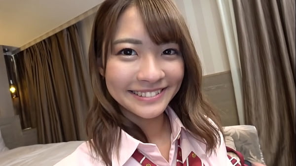 ハメ撮り　学園一の歌姫。マジで可愛いおっとり系美女JKがマイクの代わりにチンコを握って、ベッドの上で大絶唱の甘きゅんSEX。https://bit.ly/35DzckA