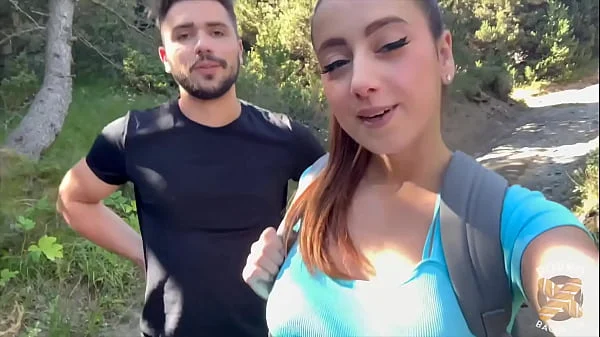 HelloLimoon, magnifique princesse, encaisse de la bite