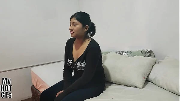 Hermosa jovencita Kiomi viene por un casting porno.