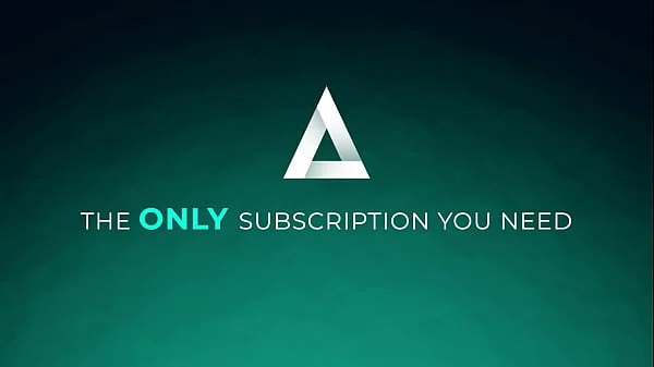 Housekeeping Starts Sucking Me While I Was Watching VR Porn – Victoria Voxxx