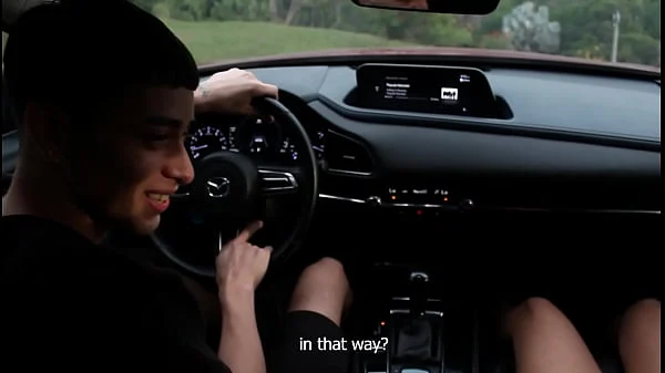 Joven hermosa LATINA no tuvo para pagar el taxi y se folla al conductor