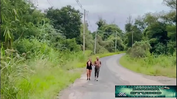 Mama Studio em: Fui flagrada no meio do mato fodendo com novinho – Grátis