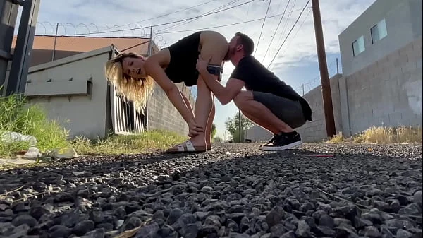 Public Pussy Eating & Car Sex