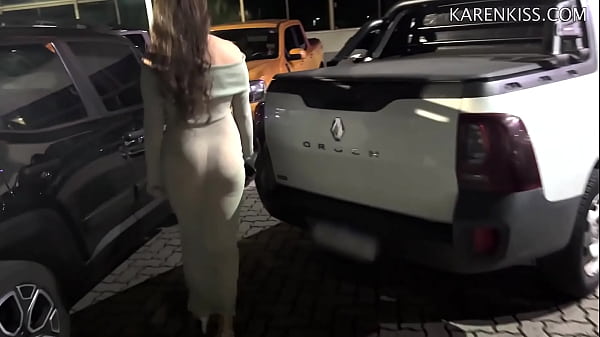 Quando desci do carro o manobrista ficou me olhando e só precisei dar uma piscadinha pra ele entender o recado e me segu …