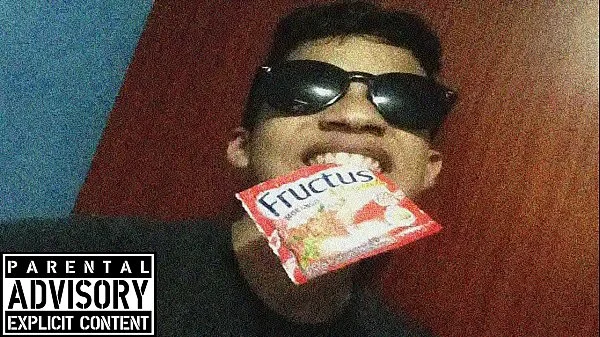 se coge un fructus y el webo le queda morado porque el fructus era de uva