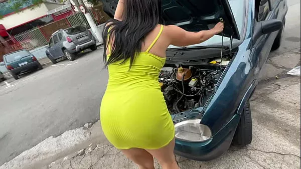 Dando a buceta pro mecânico para pagar o conserto do carro