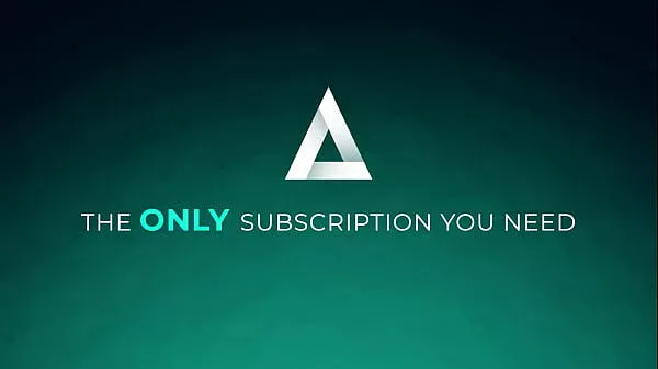 Housekeeping Starts Sucking Me While I Was Watching VR Porn – Victoria Voxxx