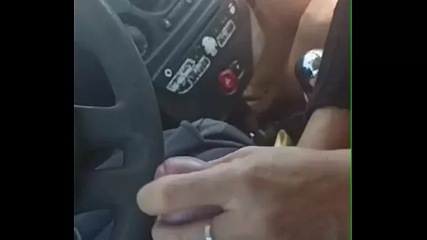 Latina milf en la vía pública con mi suegra me dijo yevarme de compras y terminamos follando en el coche