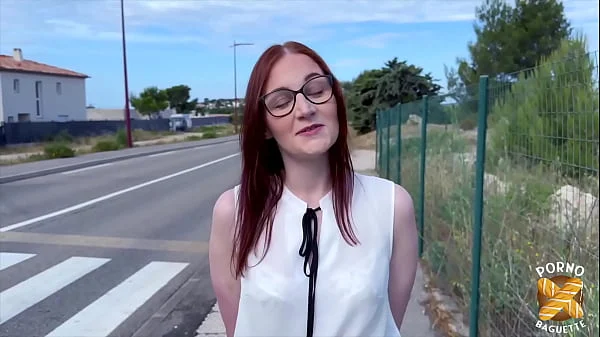 Lavyana, rouquine coquine, poutrée comme jamais pour sa première