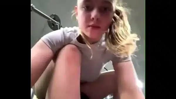 Bouncing natural tits in the gym