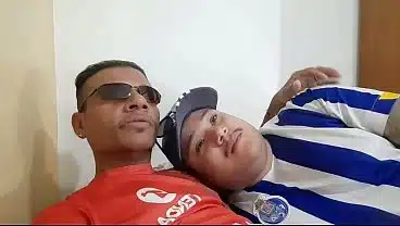 ENCONTRO DE HETEROS PRA ASSISTIR UMA PARTIDA DE FUTEBOL VIRA UMA SURUBA INESPERADA VIZINHOS TIVERAM QUE BATER NA PORTA POR CAUSA DO GEMIDOS AUTOS