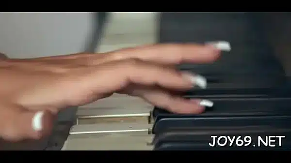 Girl Miela is doing everything to make herself cum