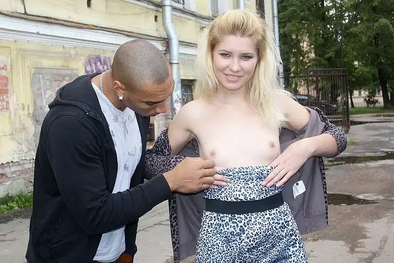 Hot outdoor fuck with a nasty blonde