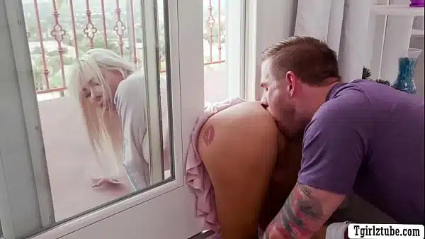 I fuck TS boss while her ass is stucked in the door