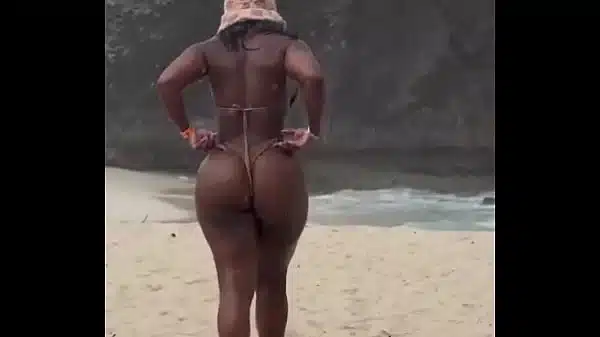 PROSTITUTA COLOMBIANA BIKINI