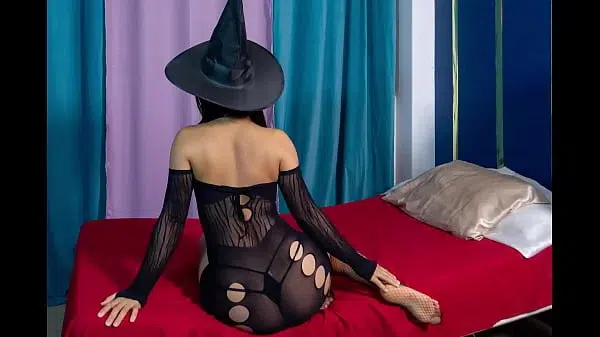 Fiesta de halloween, con brujita buenisima -Clip