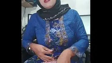Hijab Tgirl Masturbating To Orgasm