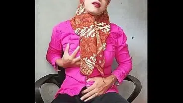 Hijab Tgirl Masturbating