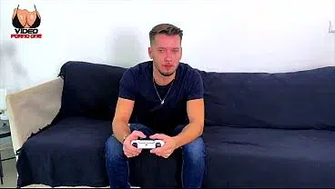 Ma copine poilue veut que je l’encule très fort pour la st-valentin !