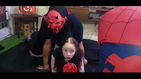 Orgia de Halloween no cemitério