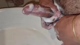 rasurando mi verga peluda con final feliz – elFlaco