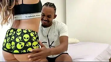 This young guy’s first time having sex with me, will he be able to handle it? (English subtitles)