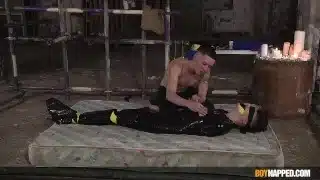 Twink Danny Bianchi receives handjob and cums all over