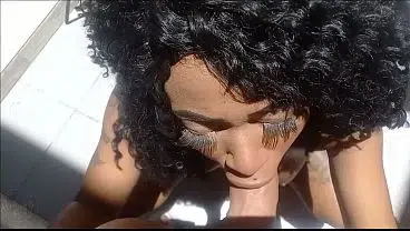 Boquete ao ar livre e solzão batendo na cara enquanto o cu leva vara até sair porr@ quente